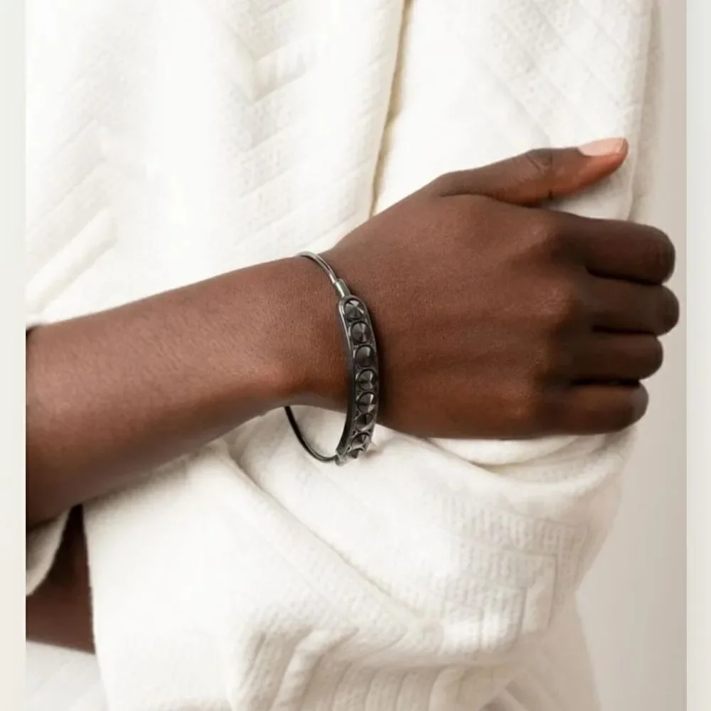 Paparazzi Bracelet ~ Vertigo Views - Black